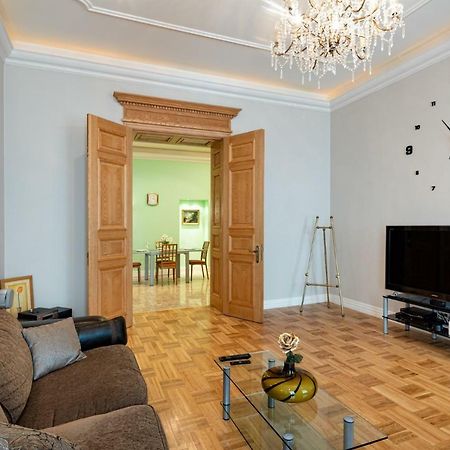 Old Riga 2 Bedroom Vecpilsetas Street Apartment 외부 사진