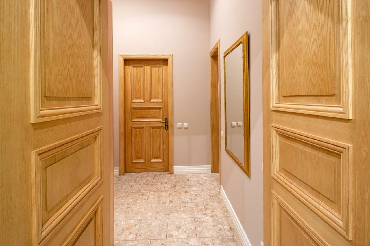 Old Riga 2 Bedroom Vecpilsetas Street Apartment 외부 사진