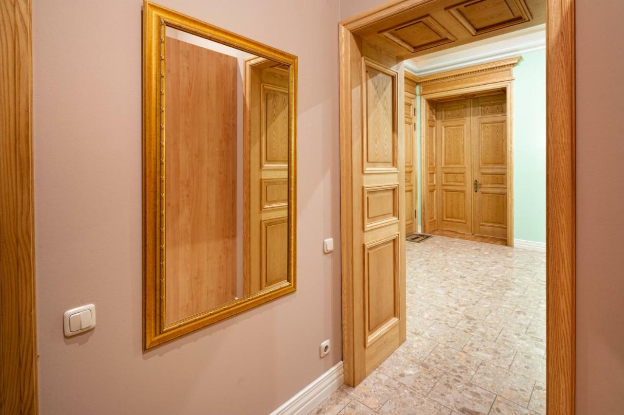 Old Riga 2 Bedroom Vecpilsetas Street Apartment 외부 사진