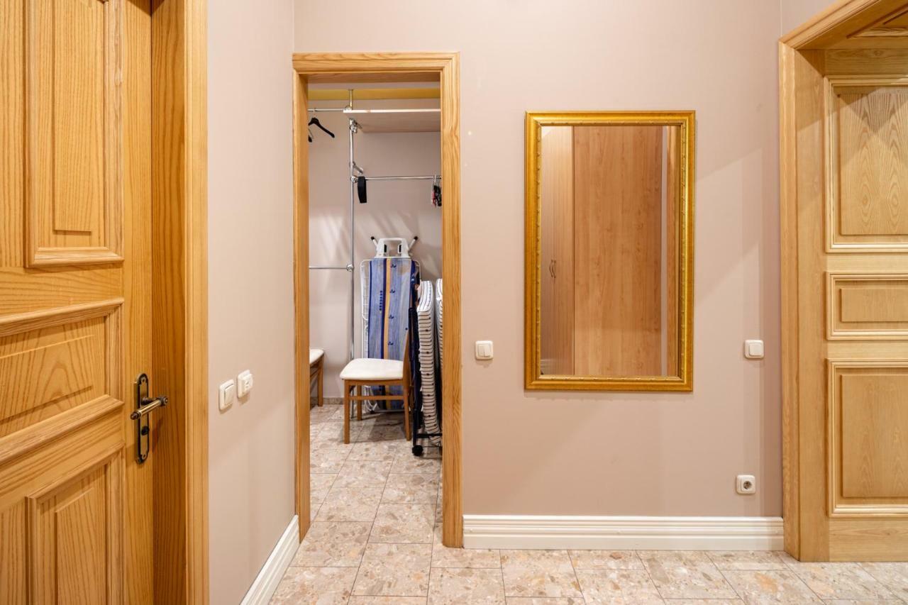 Old Riga 2 Bedroom Vecpilsetas Street Apartment 외부 사진