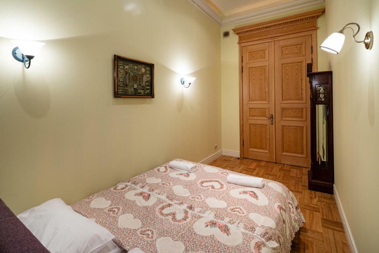 Old Riga 2 Bedroom Vecpilsetas Street Apartment 외부 사진